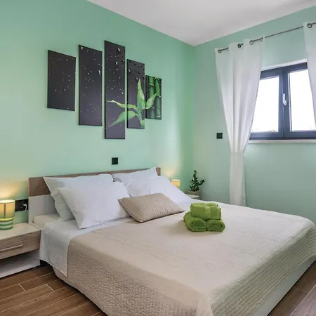 Cozy In With Kitchen Holiday home *