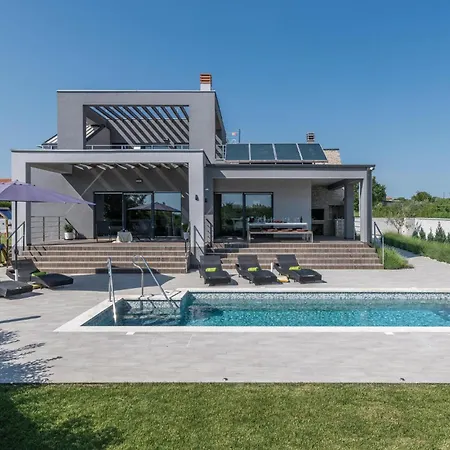 Cozy In With Kitchen Galizana