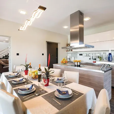 Cozy In With Kitchen Holiday home