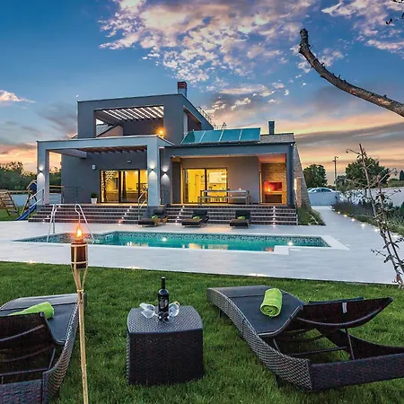 Cozy In With Kitchen 펜션 Galižana